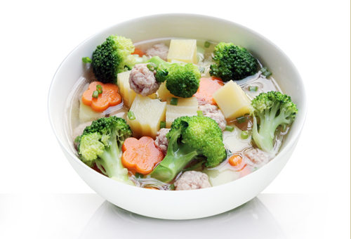 Canh xương ngũ quả sử dụng hạt nêm, mì chính Miwon